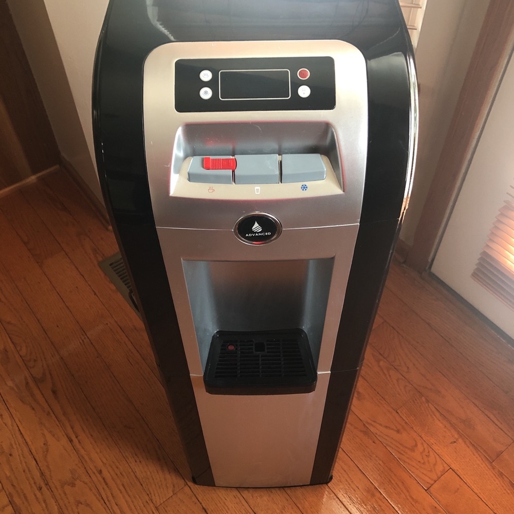 Bottom load water dispenser